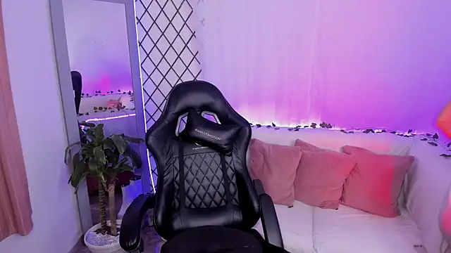 Snapshot of _mia_collins_b_ chatting on 12, 4, 2026 mia collins b online show from 12, 4, 2026