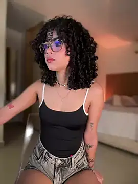 Lianh Benett online show from 2, 2, 2025