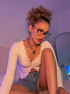 Snapshot of Lianh_Benett chatting on 31, 3, 2026 Lianh Benett online show from 31, 3, 2026