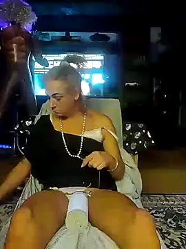 Snapshot of KrystallCox@xh chatting on 6, 10, 2025 KrystallCoxxh online show from 6, 10, 2025