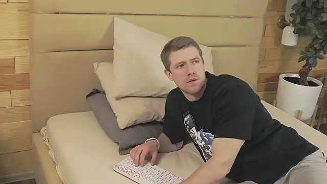 Snapshot of EthanPinkman chatting on 16, 11, 2025 EthanPinkman online show from 16, 11, 2025