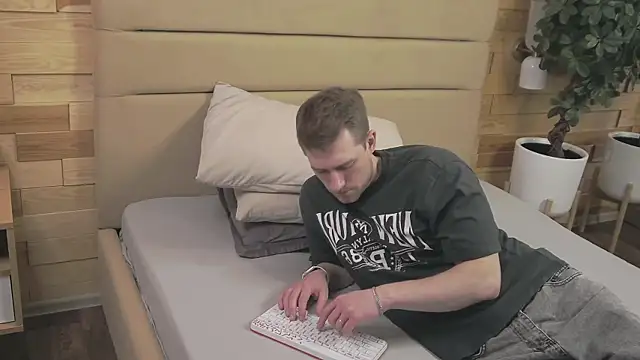 Snapshot of EthanPinkman chatting on 21, 11, 2025 EthanPinkman online show from 21, 11, 2025