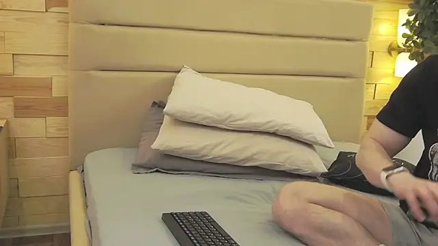 Snapshot of EthanPinkman chatting on 14, 12, 2025 EthanPinkman online show from 14, 12, 2025