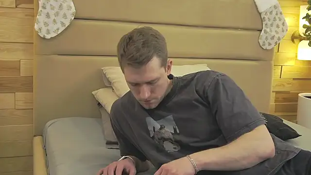 Snapshot of EthanPinkman chatting on 15, 12, 2025 EthanPinkman online show from 15, 12, 2025