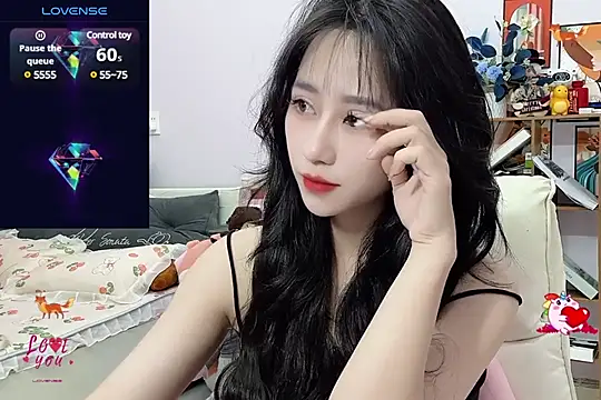  LLisa  online show from 4, 1, 2025