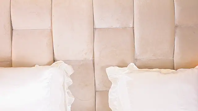 Snapshot of KiraKayleigh1 chatting on 25, 10, 2025 KiraKayleigh1 online show from 25, 10, 2025