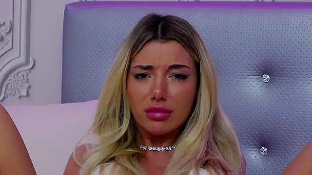 ClaraHazel online show from 8, 1, 2025