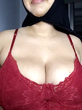 Snapshot of shirazz_najmm chatting on 13, 10, 2025 shirazz najmm online show from 13, 10, 2025