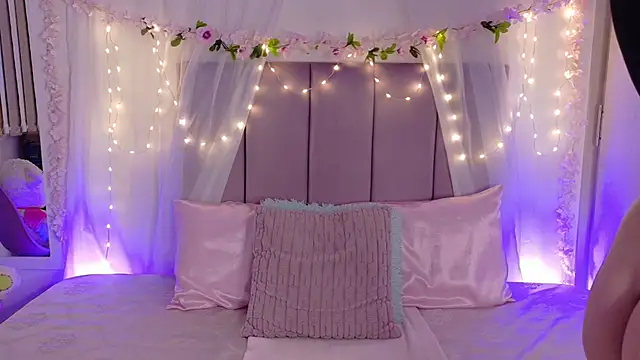 Julie Bennet online show from 8, 3, 2026