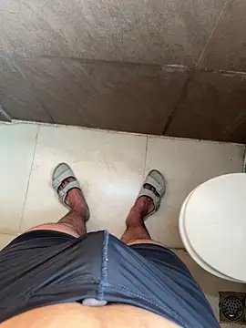 Snapshot of Cum_on_your_tityyy chatting on 6, 11, 2025 Cum on your tityyy online show from 6, 11, 2025