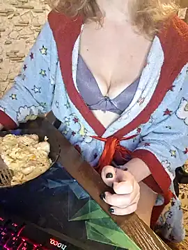 Snapshot of _Kitti_ chatting on 15, 12, 2024 Kitti online show from 15, 12, 2024