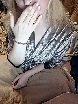 Snapshot of _Kitti_ chatting on 17, 3, 2025 Kitti online show from 17, 3, 2025