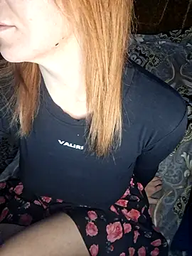 Snapshot of _Kitti_ chatting on 5, 10, 2025 Kitti online show from 5, 10, 2025