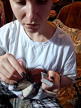 Snapshot of _Kitti_ chatting on 5, 12, 2025 Kitti online show from 5, 12, 2025