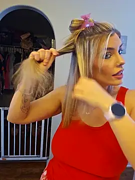 Snapshot of ellieconradxo chatting on 15, 12, 2025 ellieconradxo online show from 15, 12, 2025