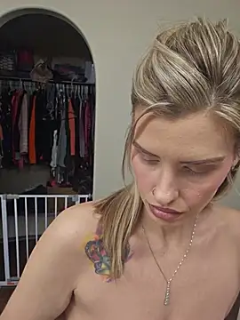 Snapshot of ellieconradxo chatting on 14, 5, 2026 ellieconradxo online show from 14, 5, 2026