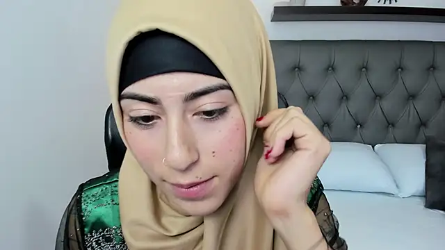 chaymae nah  online show from 17, 1, 2025