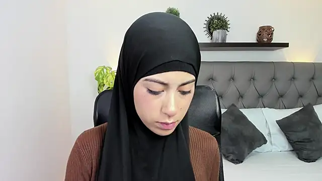 chaymae nah  online show from 12, 3, 2025