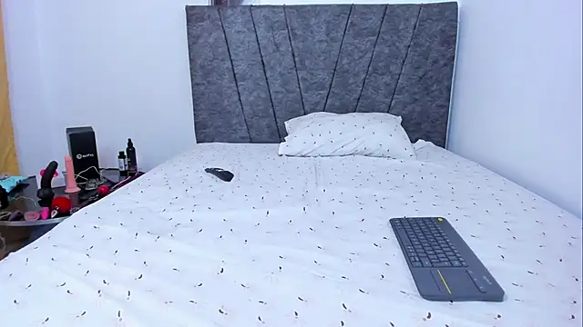 bella-black online show from 27, 10, 2025