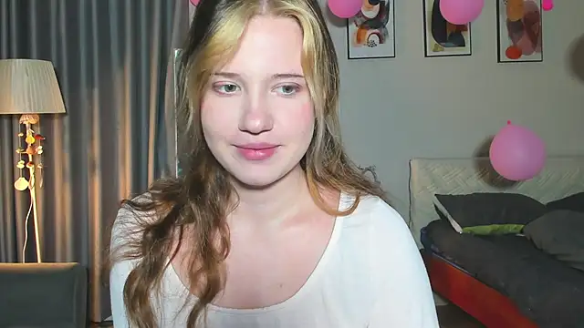 HanahCute online show from 3, 3, 2025