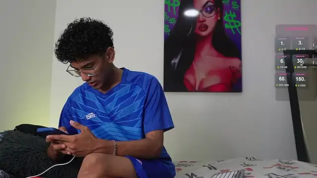 Snapshot of harrytwink18 chatting on 4, 12, 2024 harrytwink18 online show from 4, 12, 2024