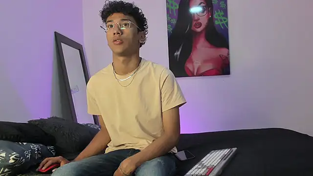 Snapshot of harrytwink18 chatting on 18, 2, 2025 harrytwink18 online show from 18, 2, 2025