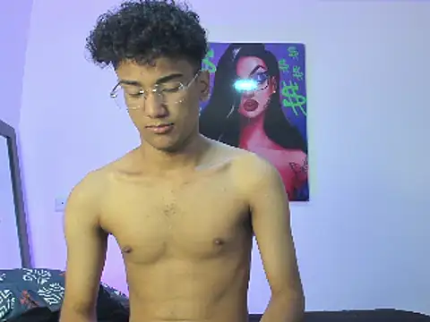 Snapshot of harrytwink18 chatting on 24, 2, 2025 harrytwink18 online show from 24, 2, 2025