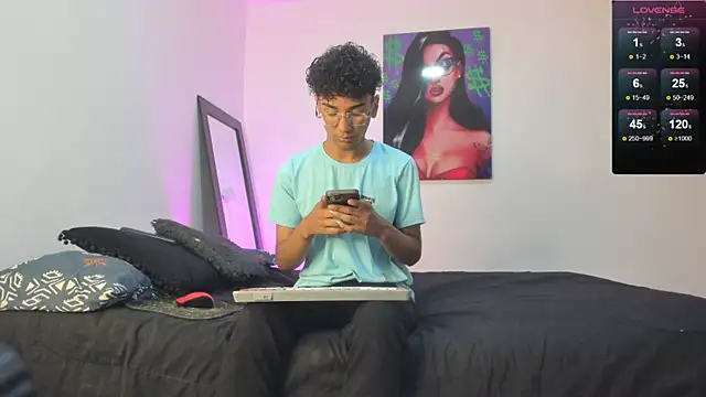 Snapshot of harrytwink18 chatting on 28, 2, 2025 harrytwink18 online show from 28, 2, 2025