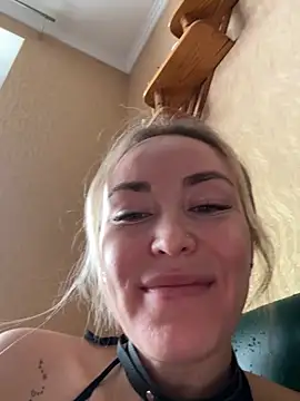 Snapshot of LovenseLush chatting on 20, 11, 2025 LovenseLush online show from 20, 11, 2025