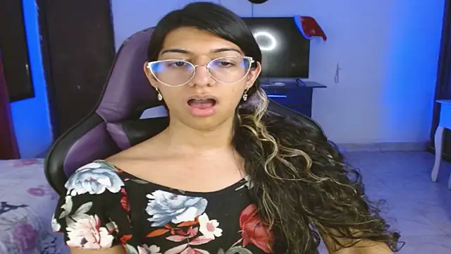 Snapshot of engielphoenis14 chatting on 15, 12, 2025 engielphoenis14 online show from 15, 12, 2025