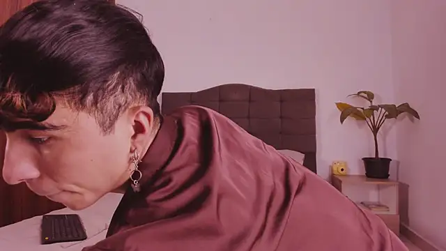 Snapshot of 2gays_1Str8 chatting on 21, 4, 2026 2gays 1Str8 online show from 21, 4, 2026