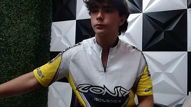 Snapshot of Dani_cumboy chatting on 6, 12, 2024 Dani cumboy online show from 6, 12, 2024