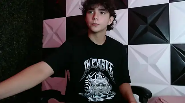 Snapshot of Dani_cumboy chatting on 20, 12, 2024 Dani cumboy online show from 20, 12, 2024