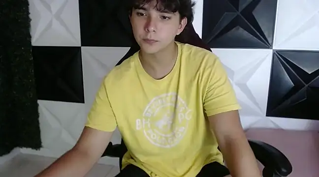 Snapshot of Dani_cumboy chatting on 31, 12, 2024 Dani cumboy online show from 31, 12, 2024