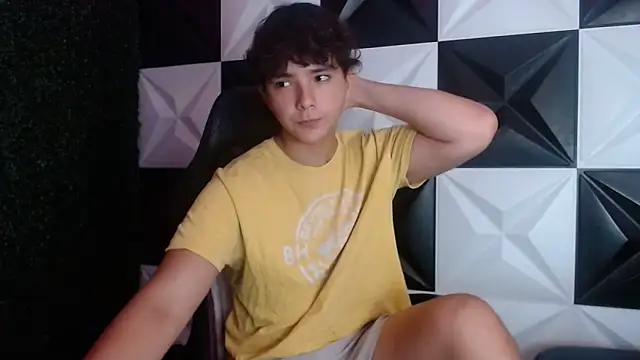 Snapshot of Dani_cumboy chatting on 5, 1, 2025 Dani cumboy online show from 5, 1, 2025