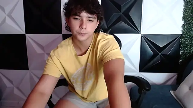 Snapshot of Dani_cumboy chatting on 5, 1, 2025 Dani cumboy online show from 5, 1, 2025