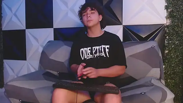 Snapshot of Dani_cumboy chatting on 9, 3, 2025 Dani cumboy online show from 9, 3, 2025