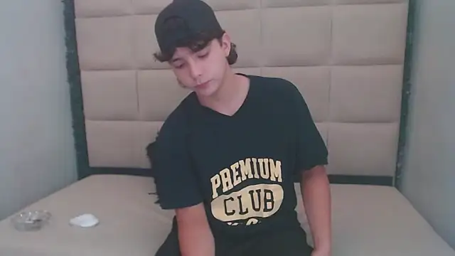 Snapshot of Dani_cumboy chatting on 15, 3, 2025 Dani cumboy online show from 15, 3, 2025