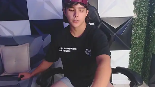 Snapshot of Dani_cumboy chatting on 20, 3, 2025 Dani cumboy online show from 20, 3, 2025