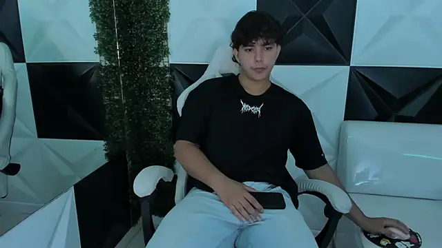 Snapshot of Dani_cumboy chatting on 19, 11, 2025 Dani cumboy online show from 19, 11, 2025