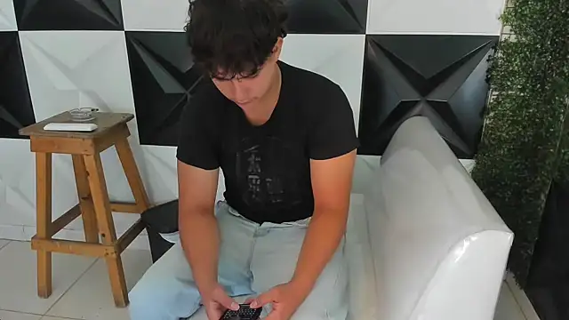 Snapshot of Dani_cumboy chatting on 27, 11, 2025 Dani cumboy online show from 27, 11, 2025