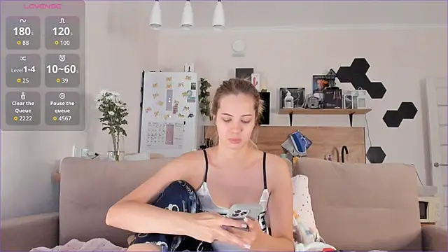 Girl alone home online show from 13, 10, 2025