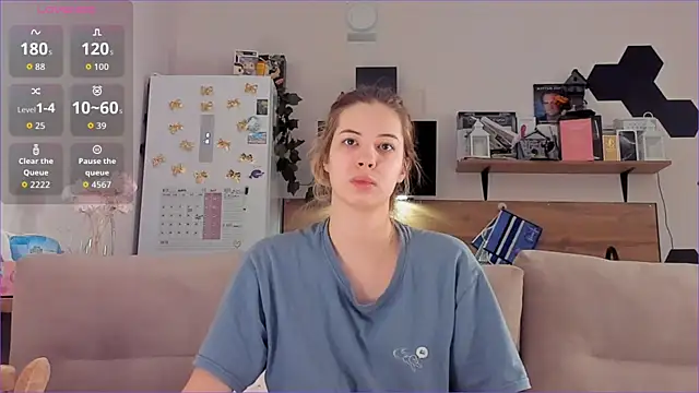 Girl alone home online show from 21, 11, 2025