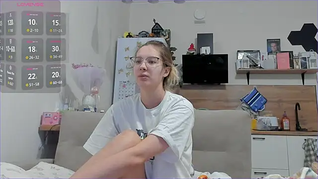 Girl alone home online show from 21, 12, 2025