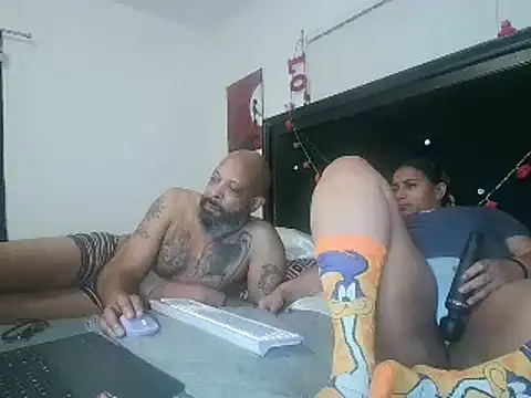 Snapshot of MrAndMrsCrook chatting on 2, 3, 2025 MrAndMrsCrook online show from 2, 3, 2025