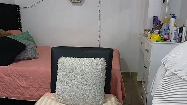 charlotte 077 online show from 16, 12, 2025