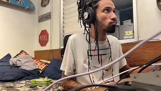 Snapshot of hotcamboy420 chatting on 10, 12, 2024 hotcamboy420 online show from 10, 12, 2024