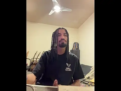 Snapshot of hotcamboy420 chatting on 10, 9, 2025 hotcamboy420 online show from 10, 9, 2025