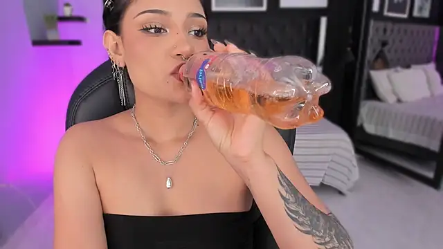 Snapshot of renee_shelby_ chatting on 10, 3, 2026 renee shelby online show from 10, 3, 2026