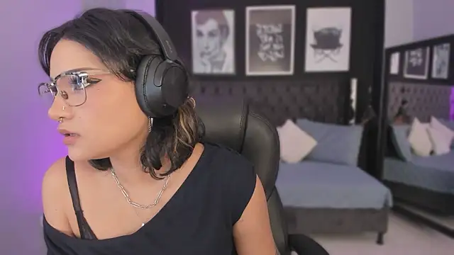 Snapshot of renee_shelby_ chatting on 19, 3, 2026 renee shelby online show from 19, 3, 2026